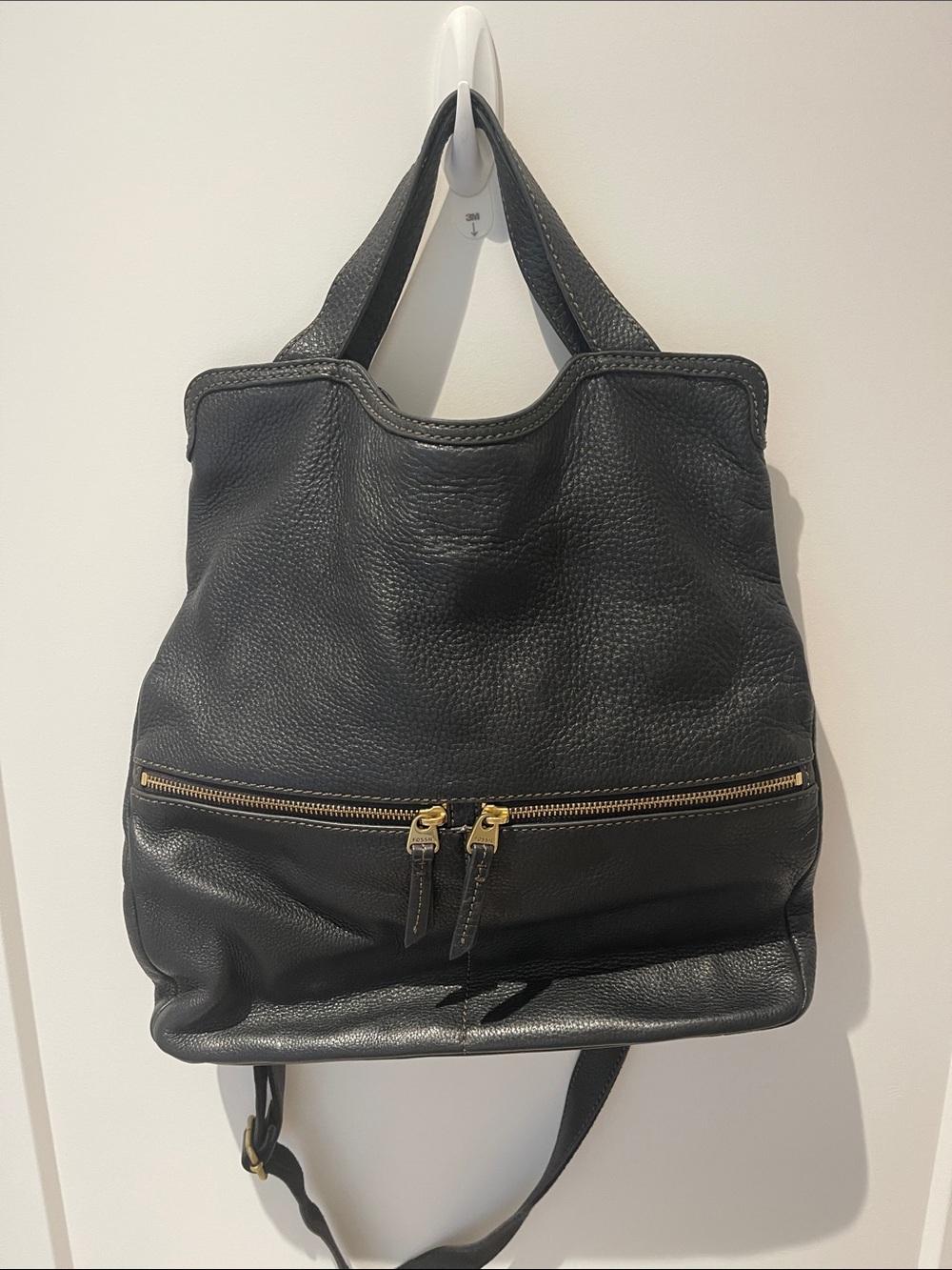 Fossil Black Leather Women's Shoulder Bag with Front Zip Pocket